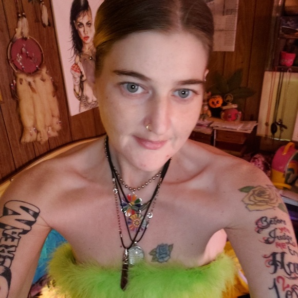 Meet your Posher, Heather - Picture 1 of 1